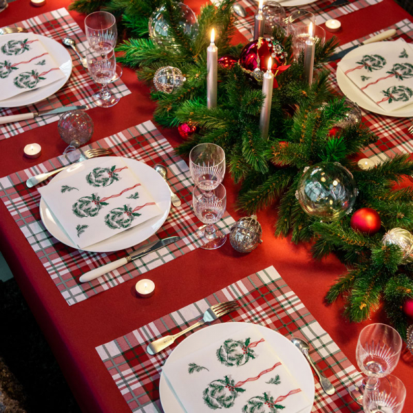 Paviot Boule de Sapin, weiß mit Wanderer Motiv Druck Weihnachtskugel aus Tannenzweigen, rot-grün, style